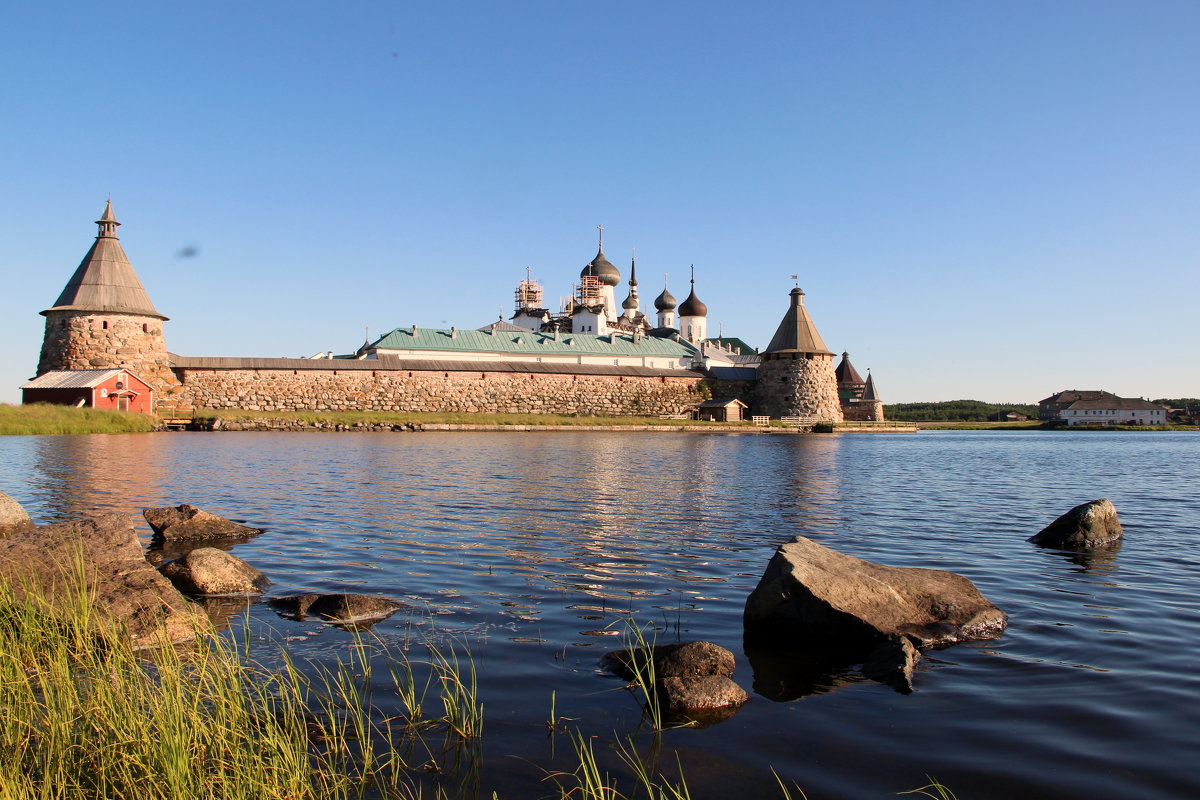 Соловецкий монастырь вид с озера
