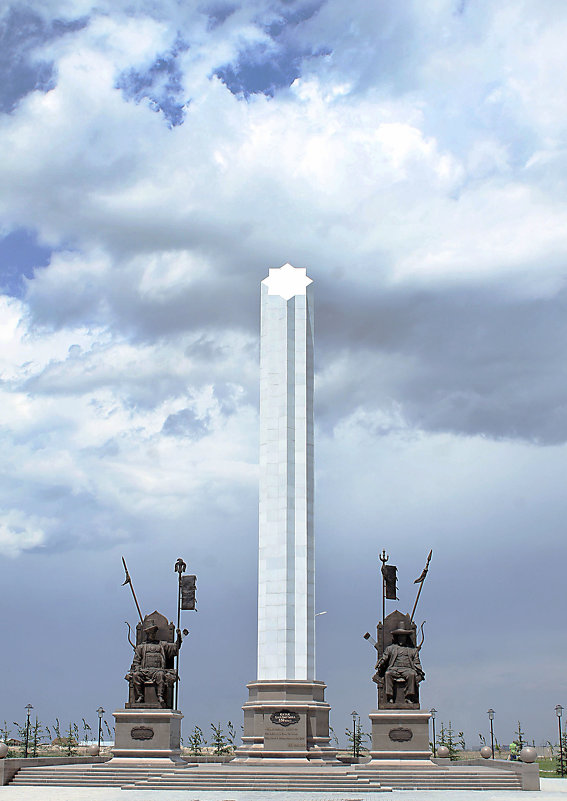Монумента «550-летие Казахского ханства». ТАРАЗ - Алтынбек Картабай