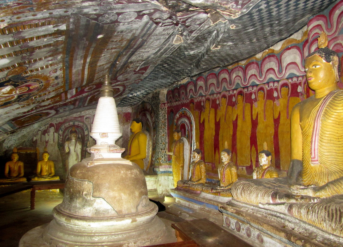 В одной из пещер буддистского монастыря. - ИРЭН@ .