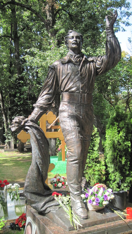 Памятник Владимиру Зельдину. Новодевичье - Маера Урусова