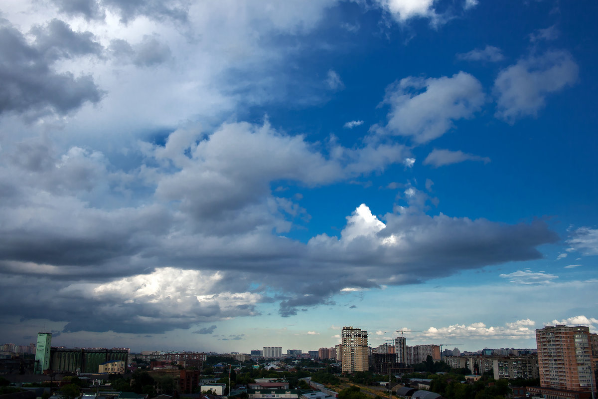 Центральный микрорайон Краснодара вечером под облаками - Krasnodar Pictures