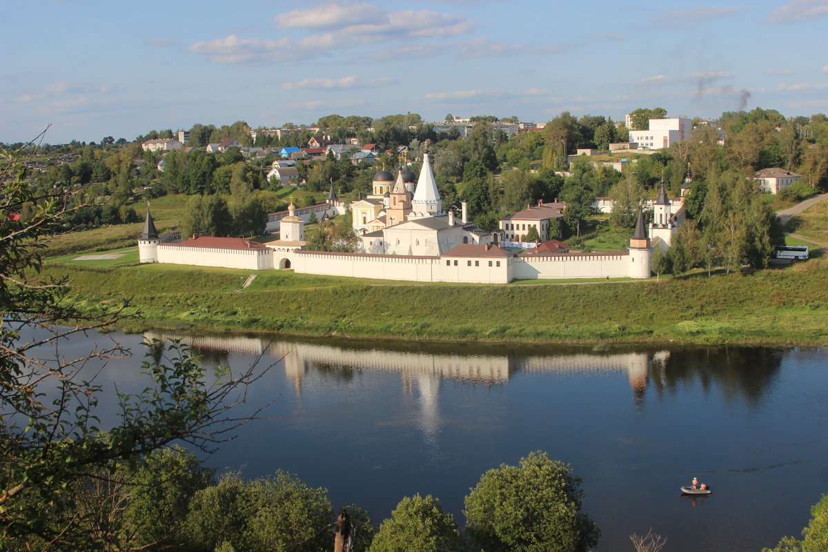 Вид на Свято-Успенский монастырь - Дмитрий Солоненко