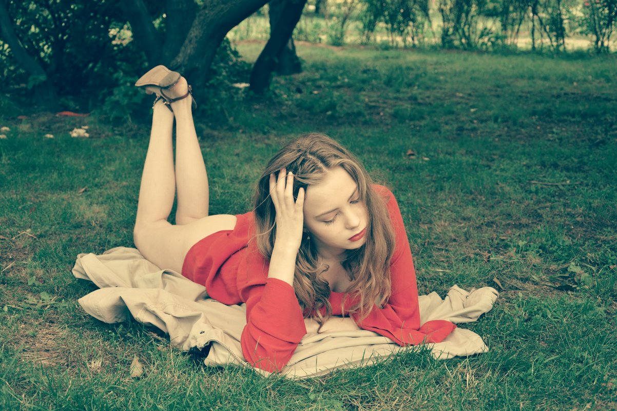 Young Summer Popass. Lolita On The Green Grass - Михаил Андреев