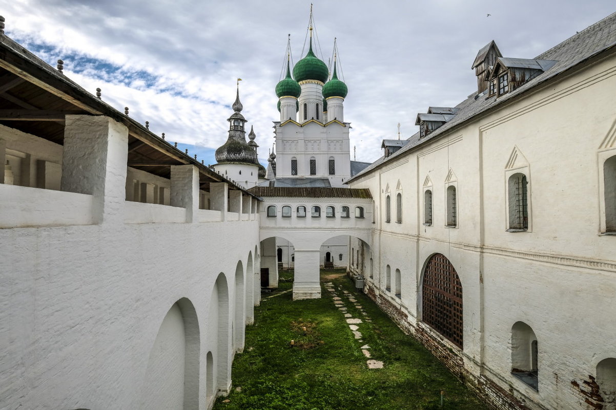 внутри Ростовского Кремля - Георгий А