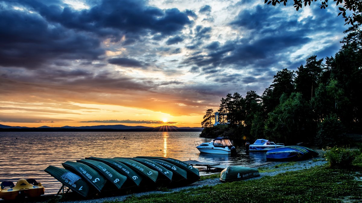 sunset on the lake - Dmitry Ozersky