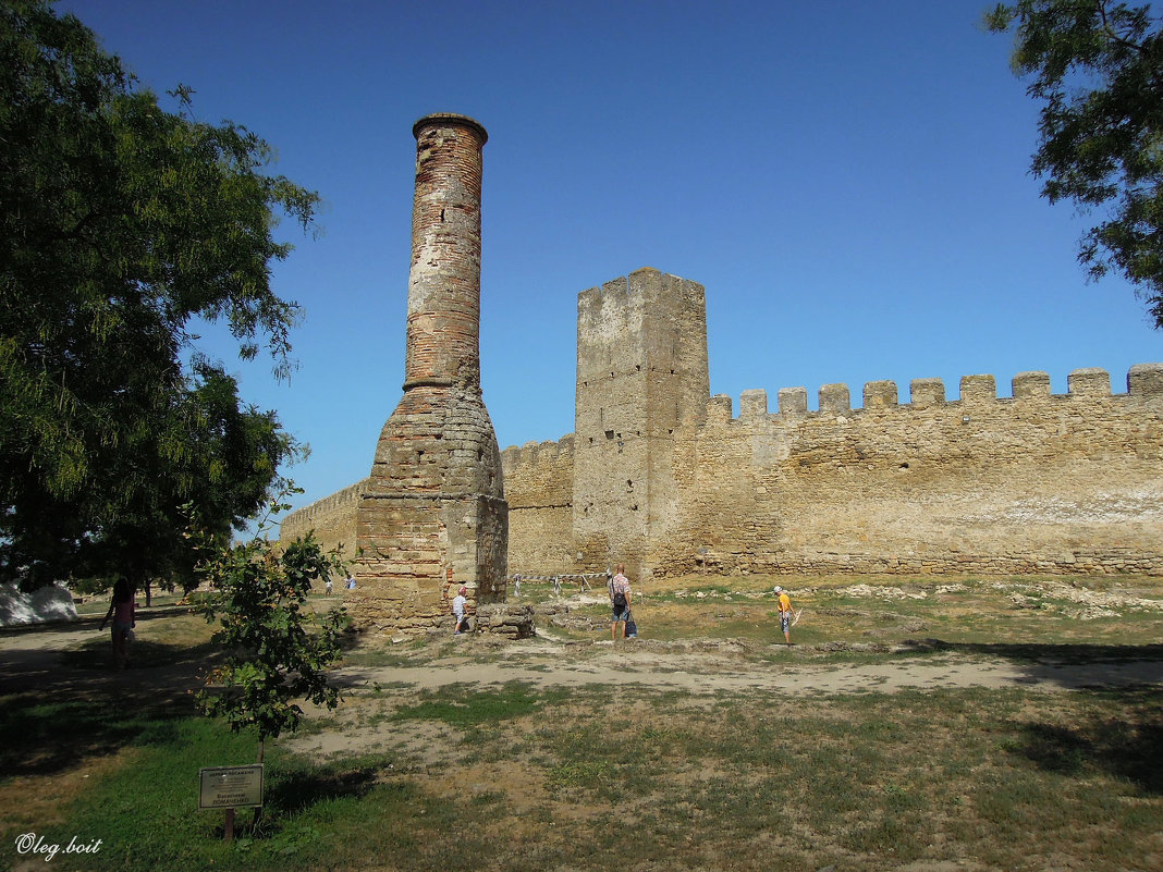Остов минарета во дворе  крепости - Тамара Бедай 