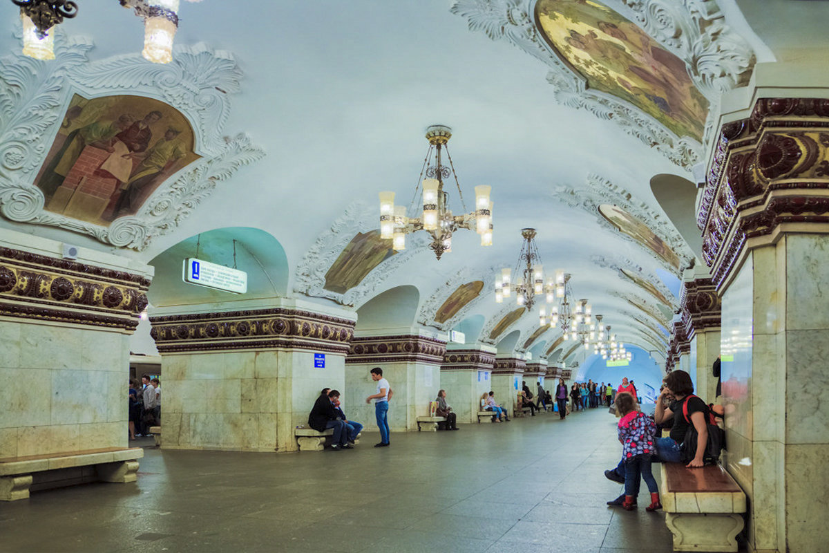 Москва. Станция метро Киевская - В и т а л и й .... Л а б з о'в
