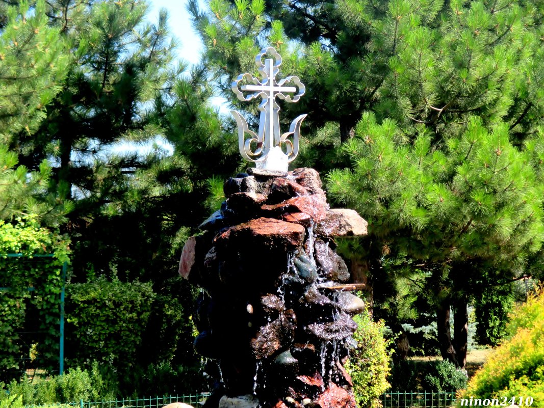 Мини-фонтан в армянском монастыре Сурб-Хач - Нина Бутко