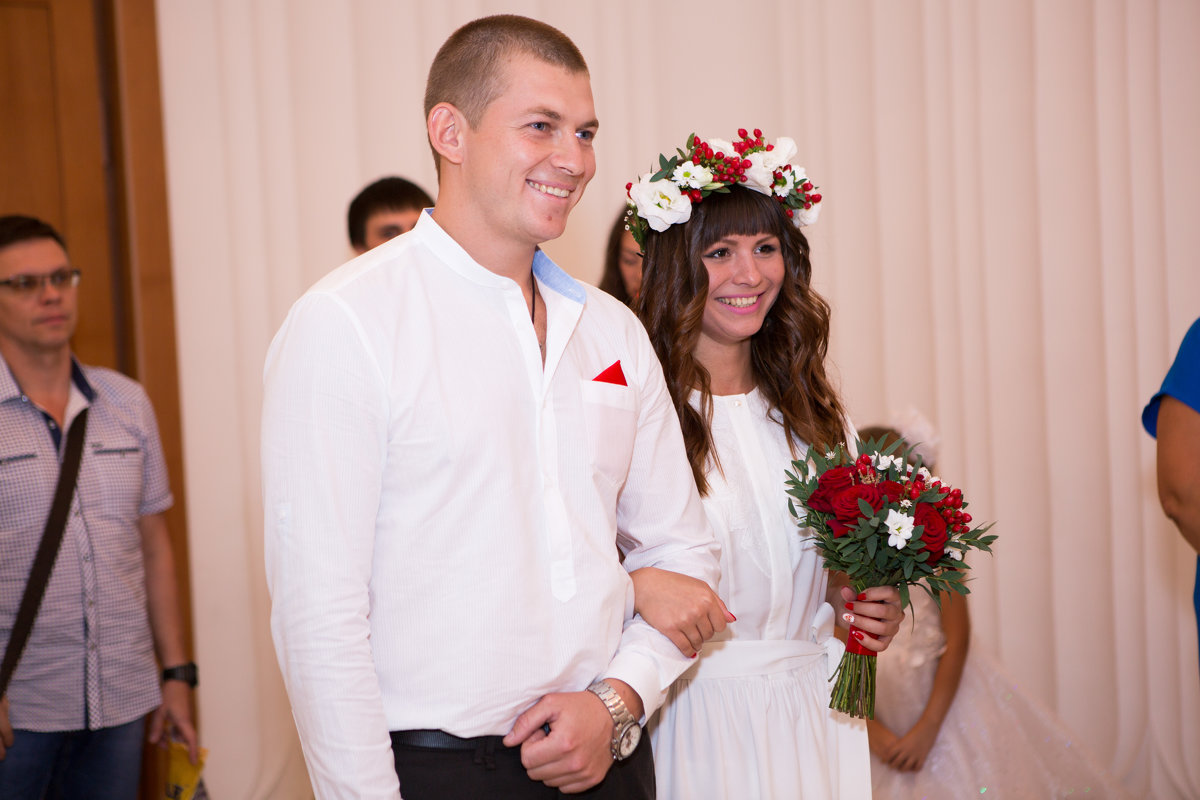 Невеста и жених в ЗАГСе - Valentina Zaytseva