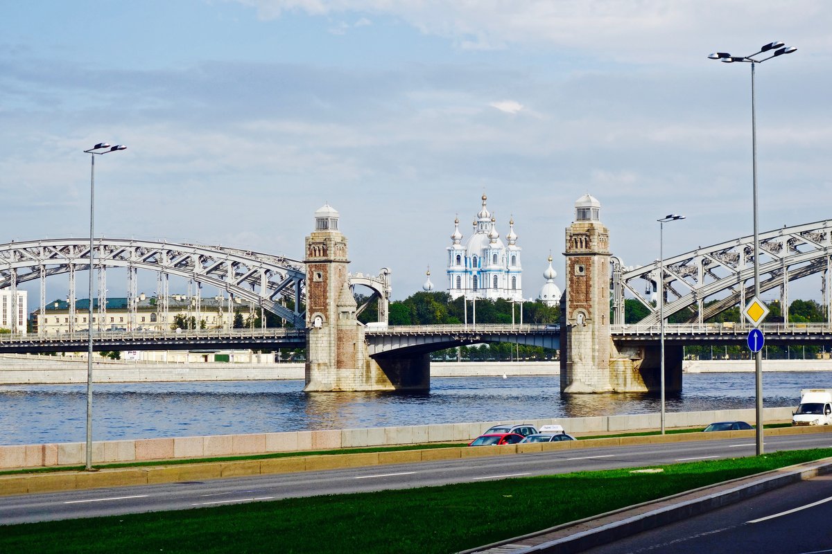 Смольный собор и мост Петра Великого - Елена 
