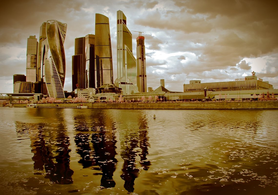 Темная сущность золотого города...)) - Павел Бутенко