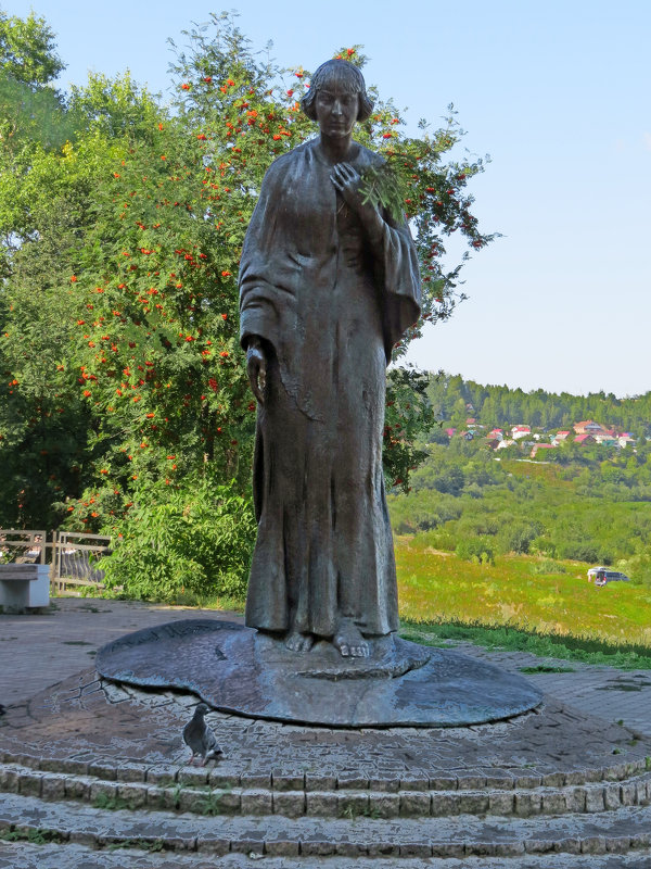 Памятник Марине Цветаевой в Тарусе. - ИРЭН@ .