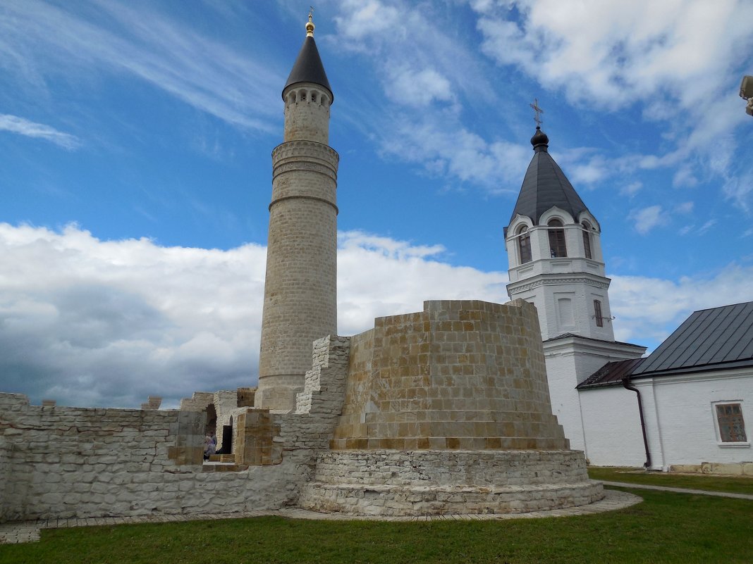 Православный храм и мечеть в Булгарах - Надежда 