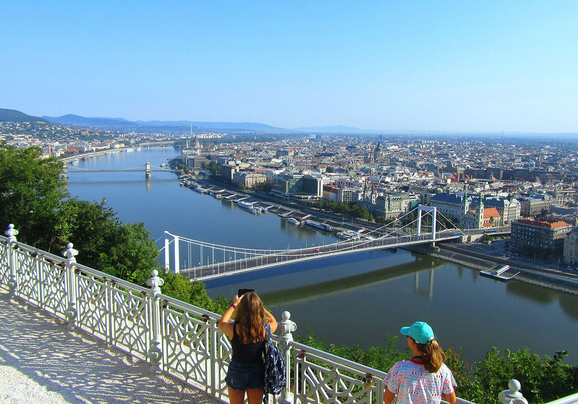 Дунай, мосты и панорама Пештской стороны Будапешта, Венгрия - Tamara *