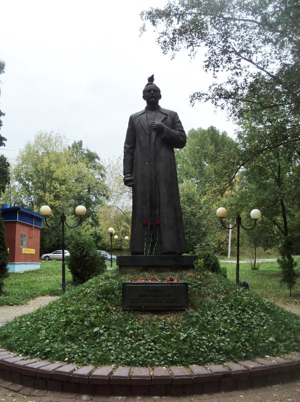 Памятник в честь кого назван город Дзержинский. - Ольга Кривых