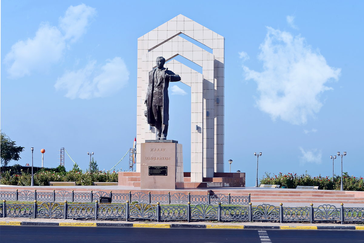 Памятник на спуске к морю - Анатолий Чикчирный