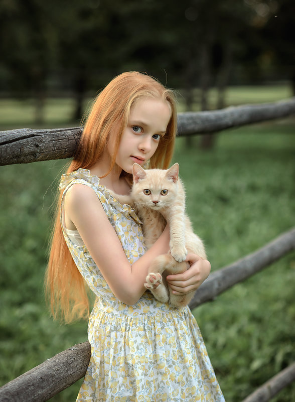 Девочка с котиком - Виктория Дубровская