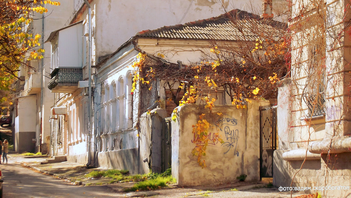 Осенний заброшенный дом - ВАДИМ СКОРОБОГАТОВ