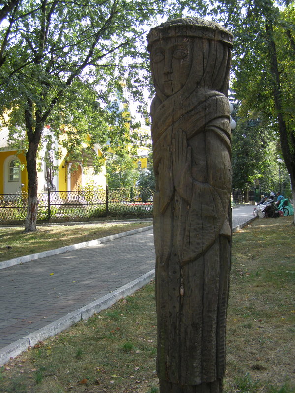 скульптура возле Петропавловской церкви - Анна Воробьева