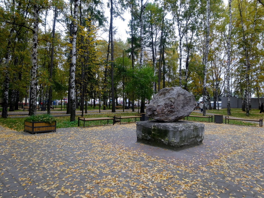 В сквере горного техникума. - Елизавета Успенская