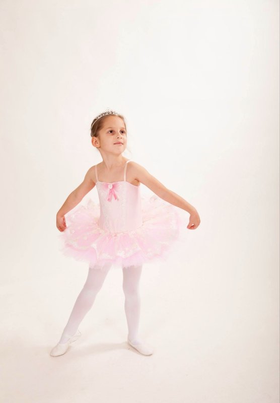 Mini Ballerina - Elizabeth Moliboh