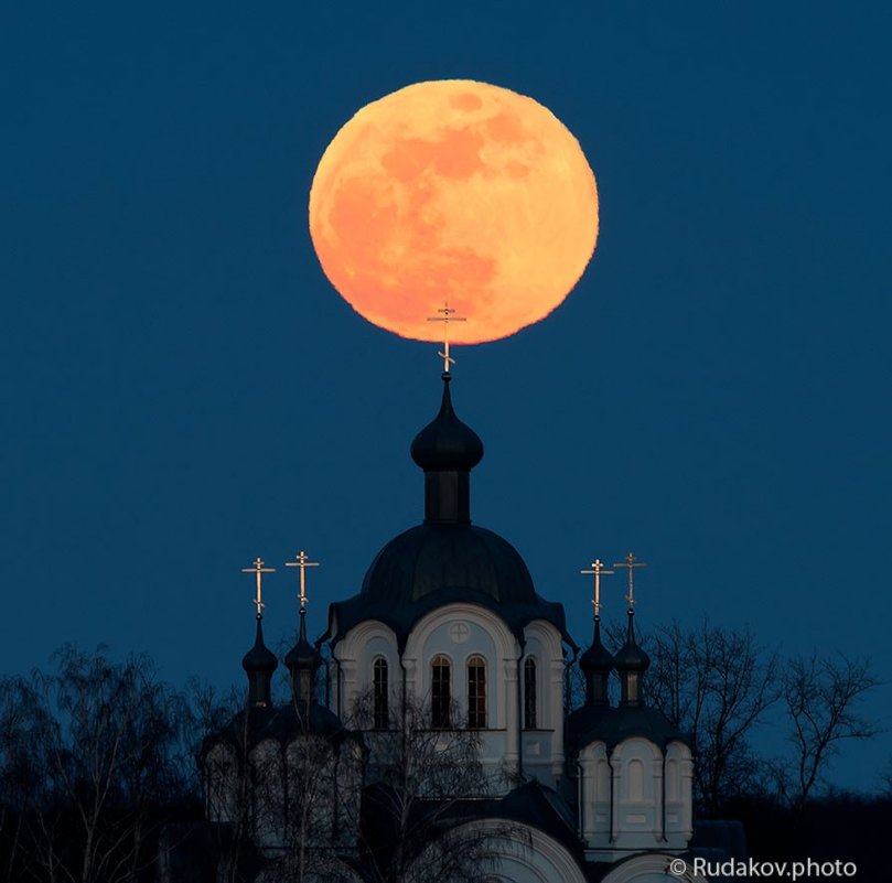 Полная луна над куполами Сухотинского Знаменского монастыря - Сергей 