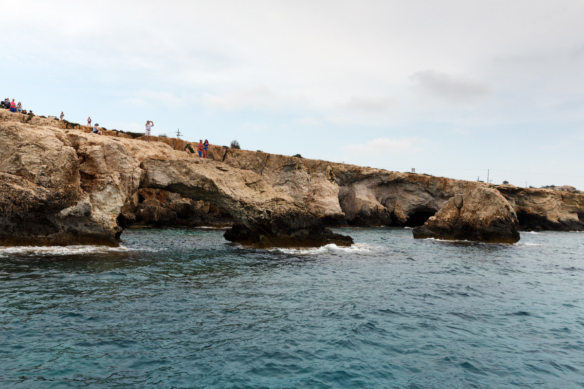 Пиратские пещеры на Кипре в бухте Айя-Напа. - Татьяна Калинкина