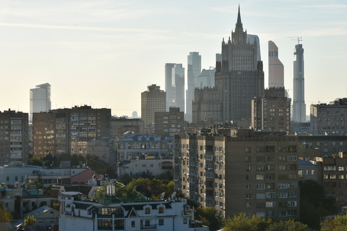 Здание Министерства иностранных дел на фоне высоток Москва-Сити. - Наташа *****