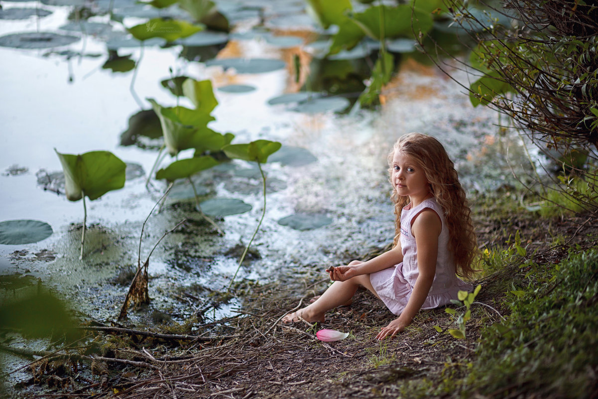 На озере с лотосами - Надежда Антонова