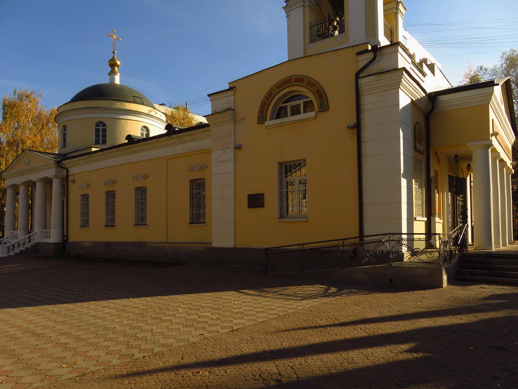 Во дворе храма - Андрей Лукьянов