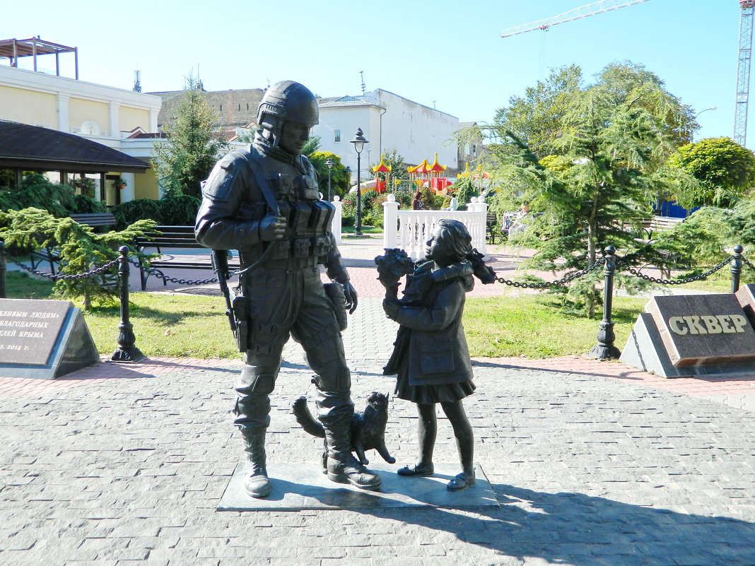 Памятник "вежливым людям" в Симферополе - Алла Захарова