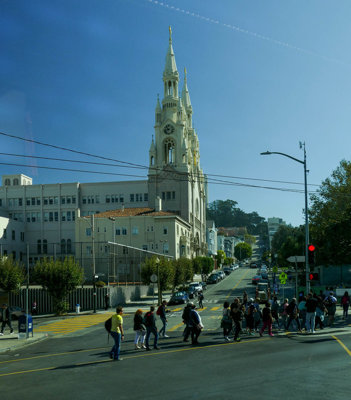 Церковь св. ап. Петра и Павла в Сан Франциско (фото 1, из автобуса) - Юрий Поляков