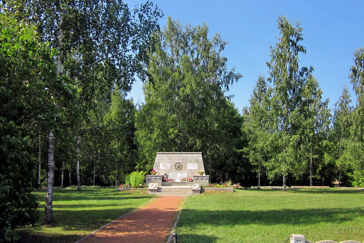 Мемориал на могиле советских солдат в Синимяэ - veera v