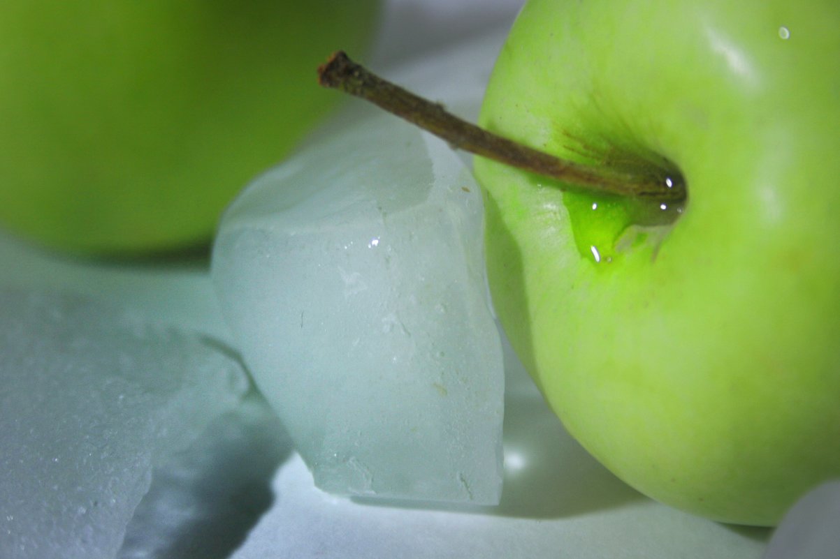 Морозное яблоко - Анна Алиева