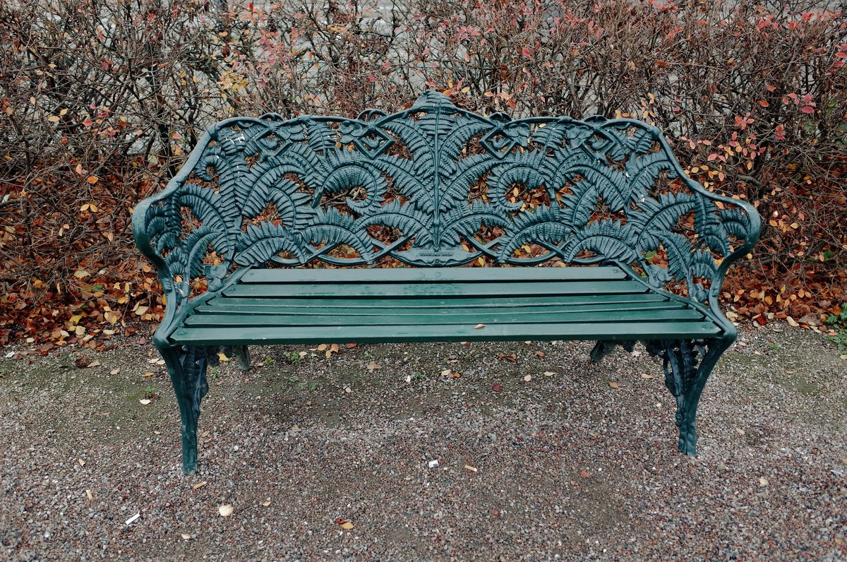 Опустели скамейки в парке "Королевского сада" в Стокгольме - wea *