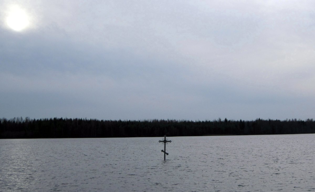Поклонный крест на святом озере. Антониево-Дымский монастырь. - Ирина ***