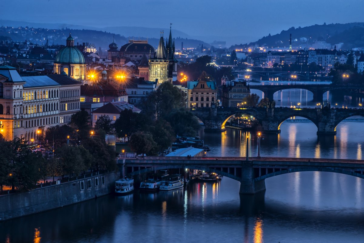 autumn evening in Prague - Dmitry Ozersky