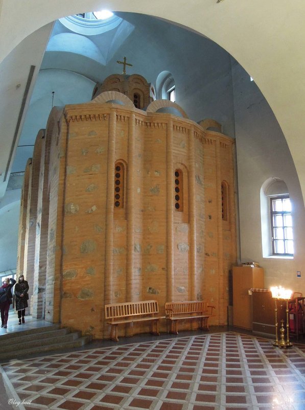 Макет Успенского собора 11 века внутри современного храма - Тамара Бедай 