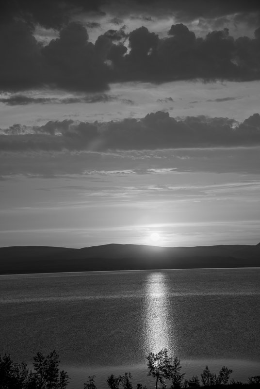 Рассвет над озером - юрий Амосов