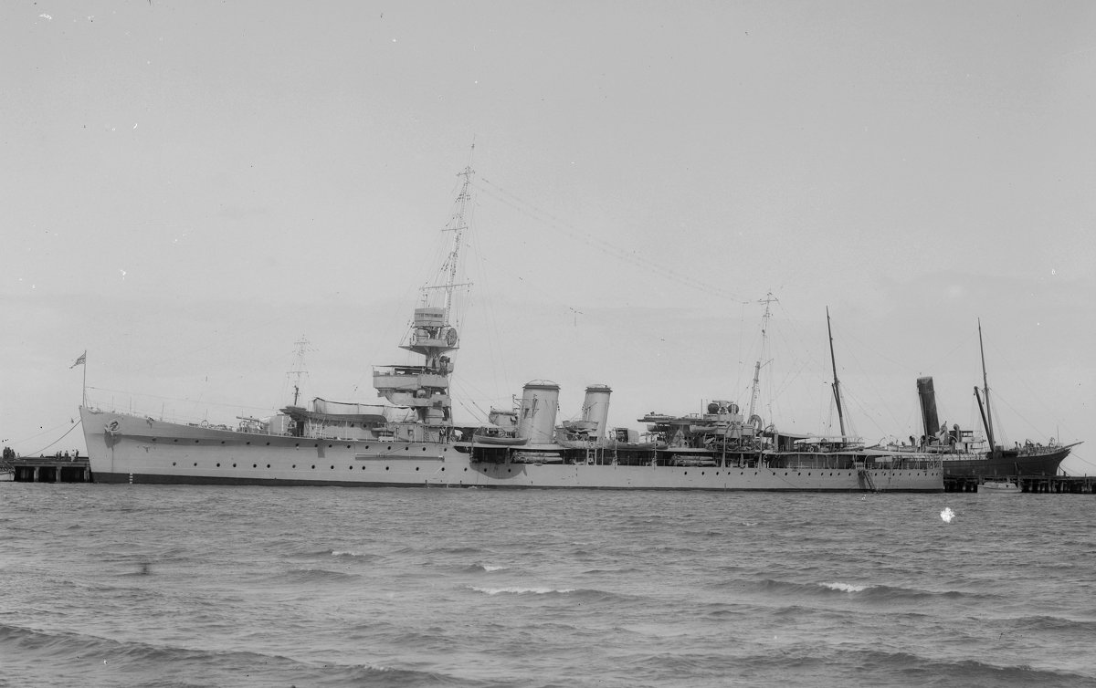 "HMS Dunedin".light cruiser.clas Danae. - Александр 