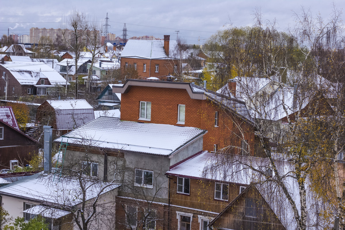 припорошило снегом крыши - Петр Беляков
