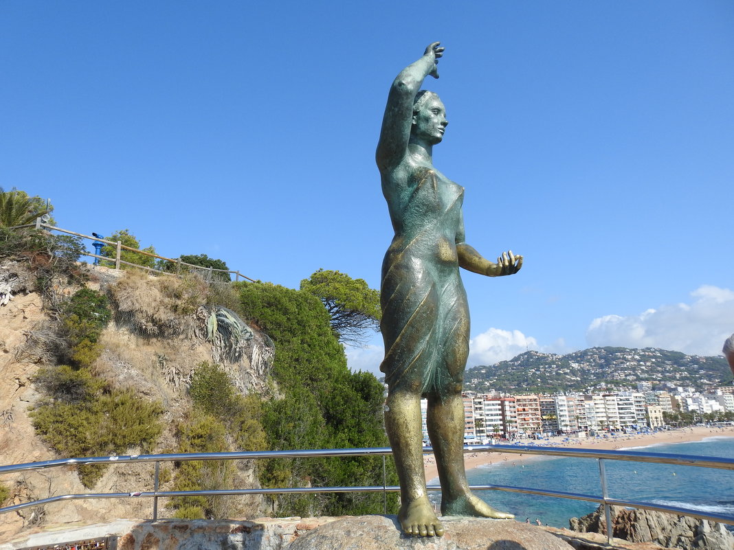 Памятник жене рыбака - Natalia Harries