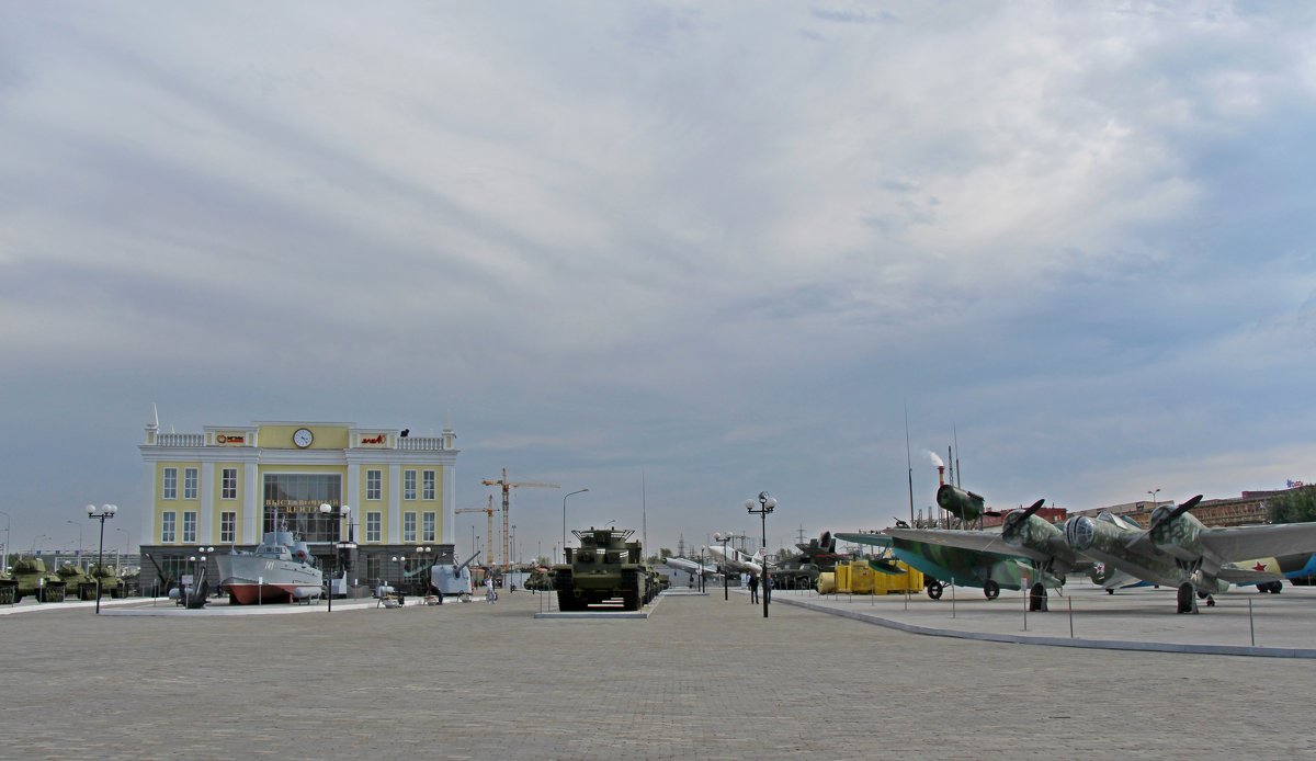 Панорама площади перед выставочным залом - Елена Викторова 