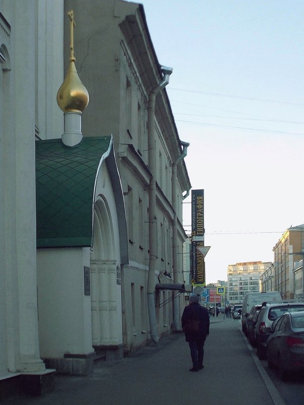 Маленькая часовня  в старом районе Санкт-Петербурга - Фотогруппа Весна