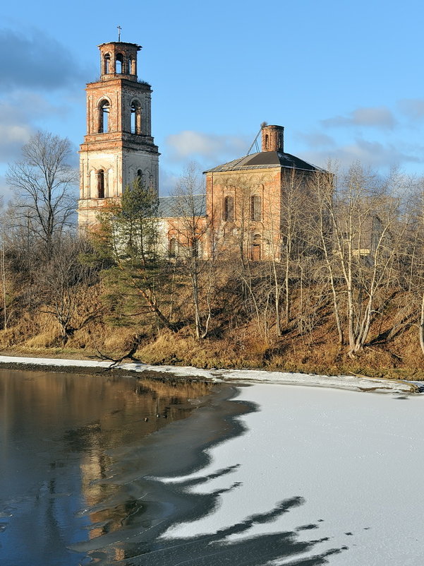 Вчера, 21 ноября, на реке Ить формируется ледовый покров возле Смоленской церкви - Николай Белавин