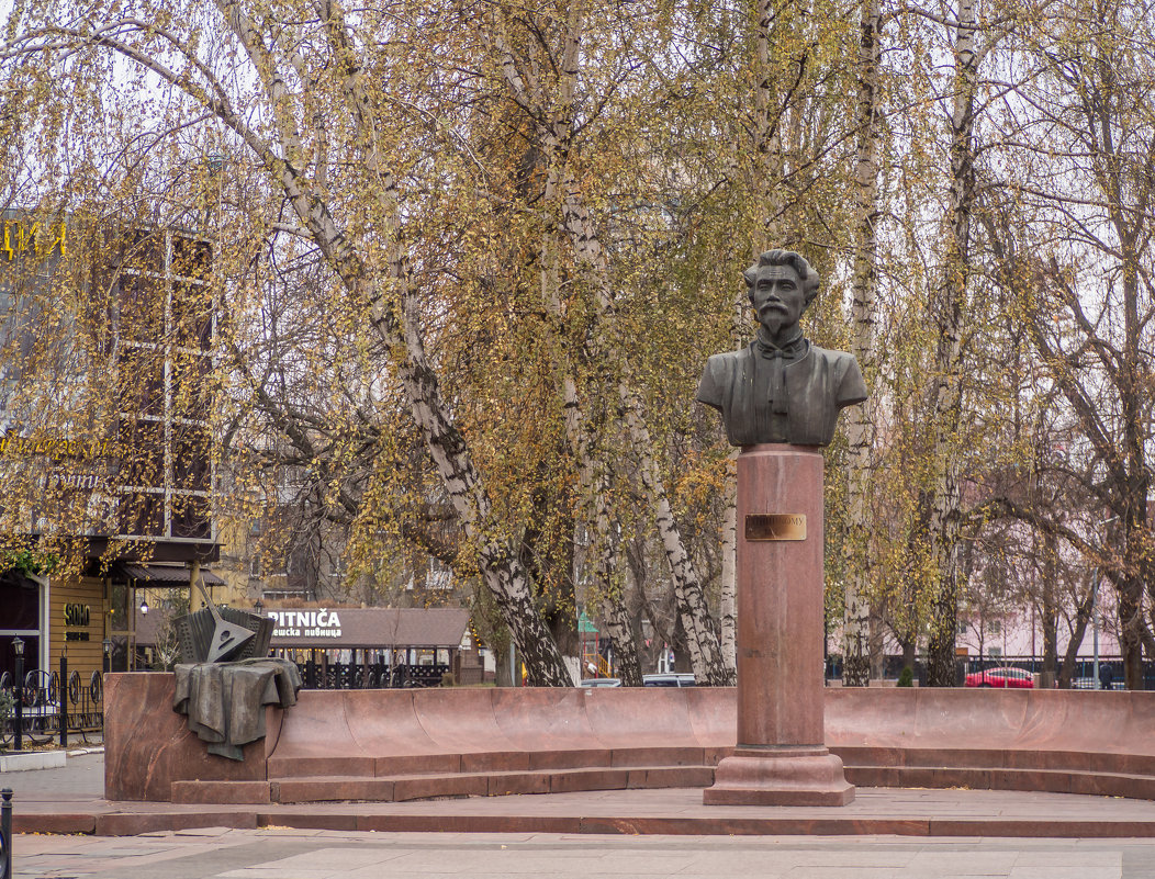 Памятник М.Е. Пятницкому - Евгений Мухин