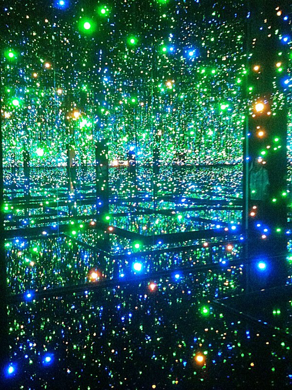 На  выставке работ  Yoyil Kusama - Виталий Селиванов 