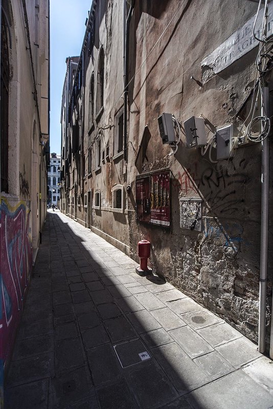 Venezia. Mezzogiorno di aprile a Dorsaduro. - Игорь Олегович Кравченко