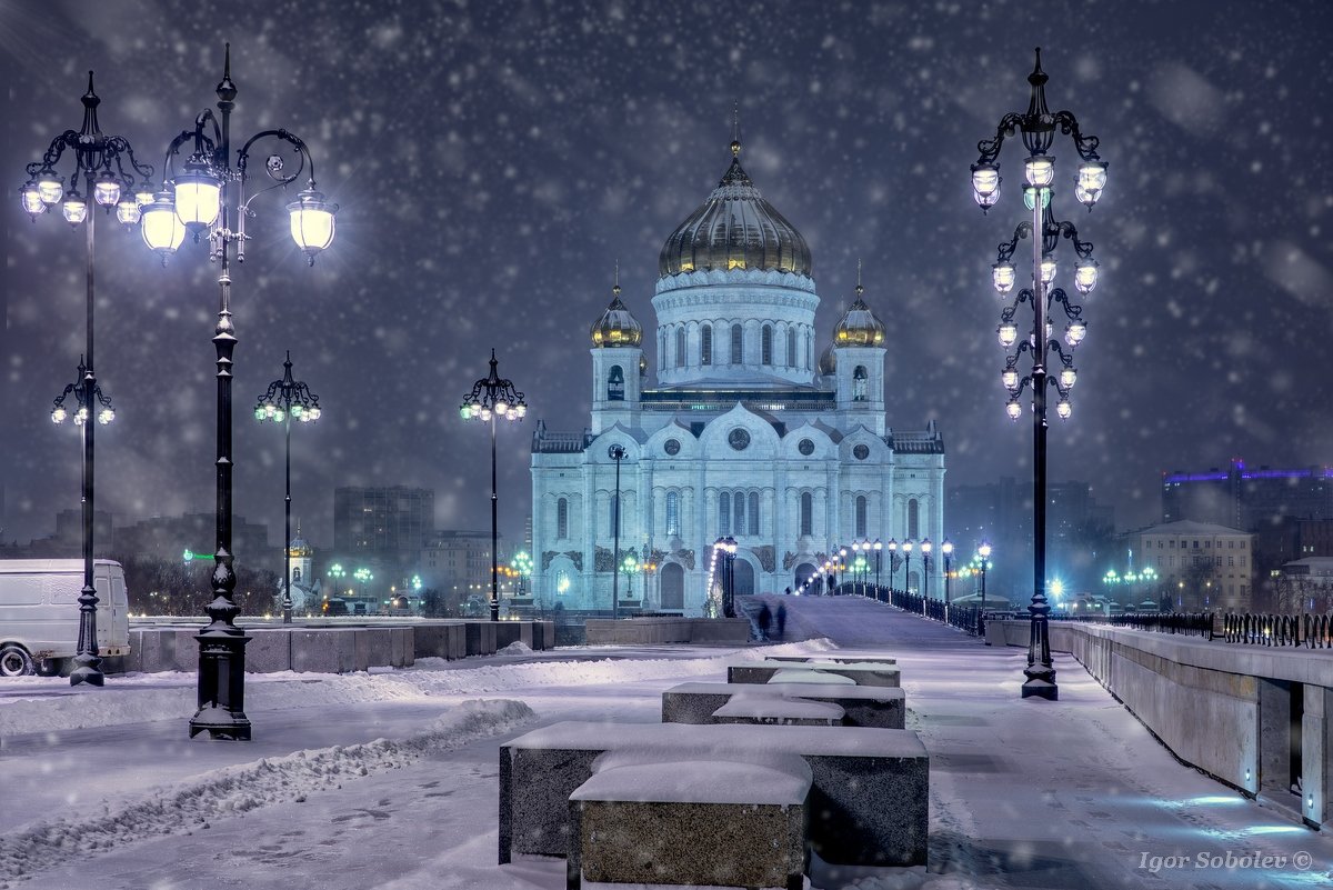 Храм Христа Спасителя в Москве зимой