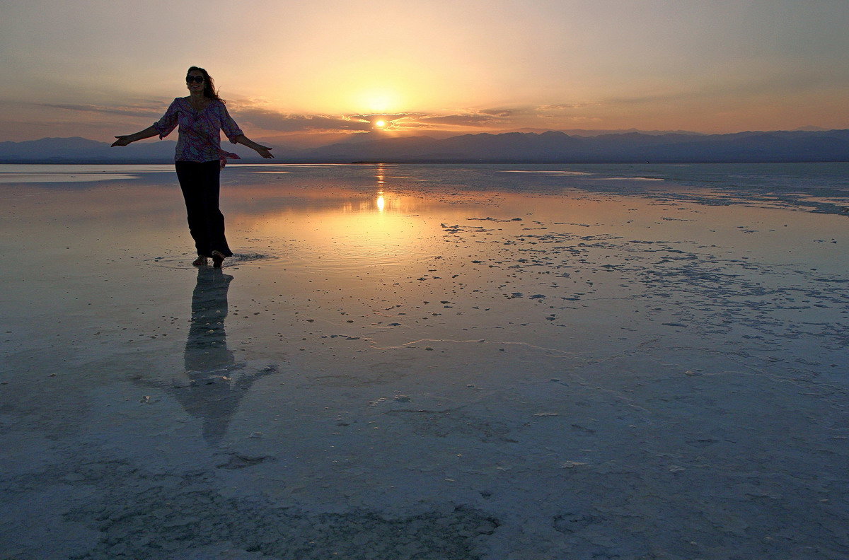 Закат на солёном озере Ассале - Евгений Печенин